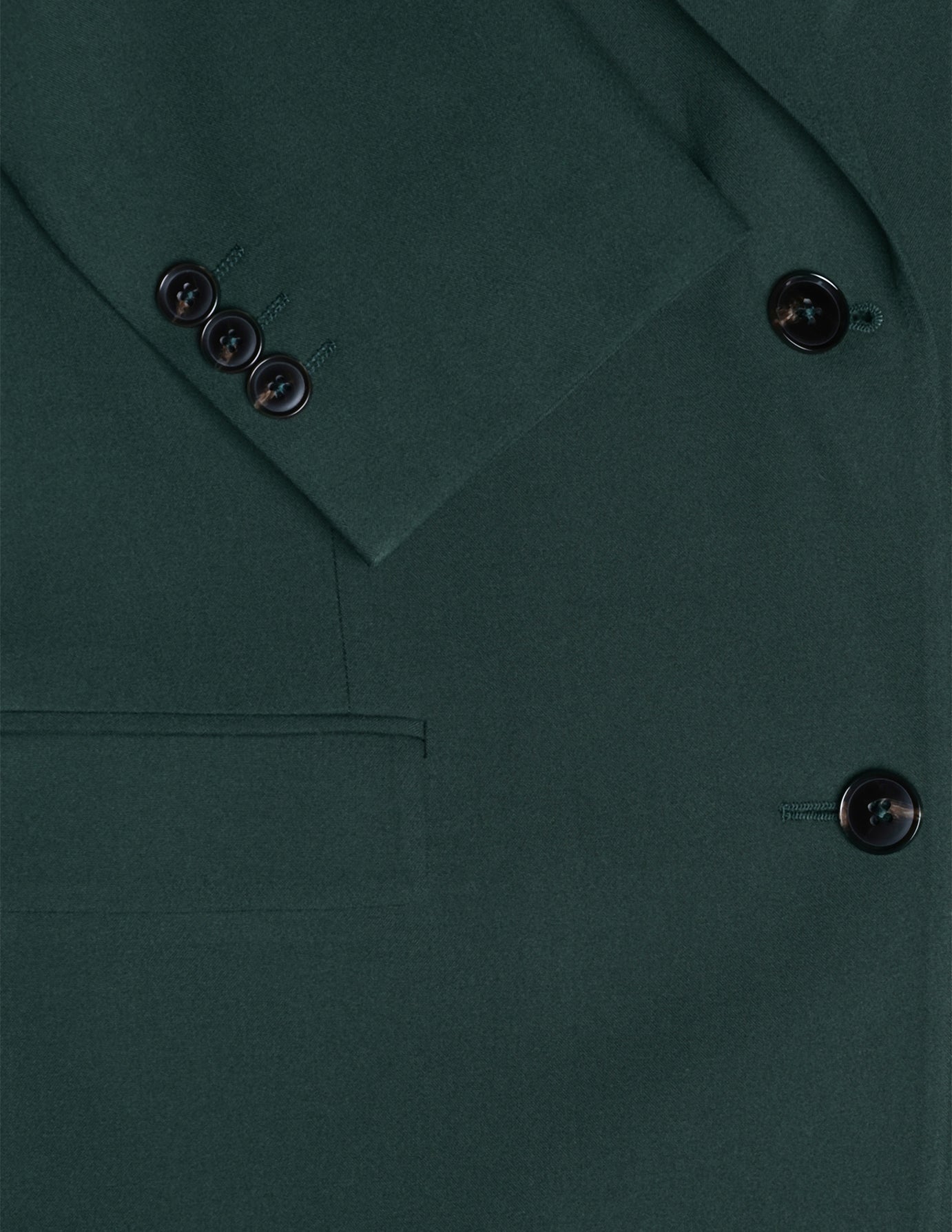 Ease Blazer Reg i Evergreen, detalje af jakke med knapper og lommer.